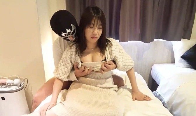 【露臉，無碼】這位已婚婦女總是吹噓自己的丈夫，並聲稱自己從未出軌，所以她可能真的不想出軌。